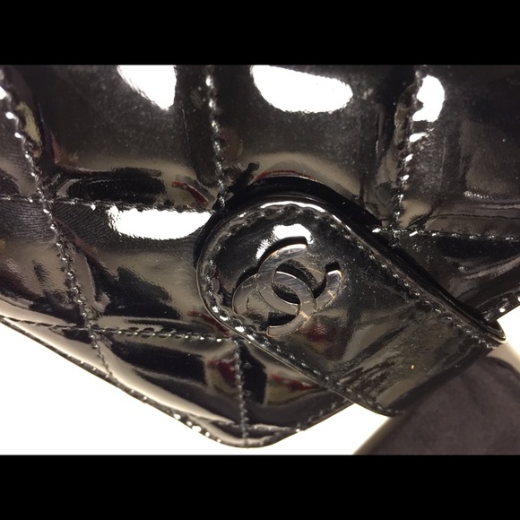 Chanel phone case - black patent - Picture 3 of 5